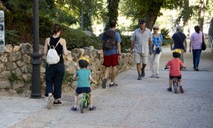 31/07/2023 Familias en el parque El Retiro en julio de 2023