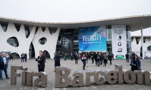 Entrada principal del Mobile World Congress, a Fira de Barcelona, en el primer dia del saló de l'edició del 2023