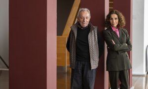 Los actores Ana Belén y José Luis Gómez, posan durante el estreno de ‘Romeo y Julieta’, en el Teatro Calderón de Valladolid, a 2 de marzo de 2023, en Valladolid, Castilla y León (España).