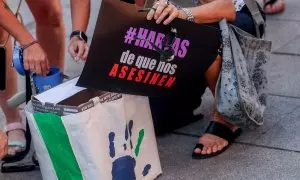 Varias personas protestan contra la violencia de género, en la plaza de Callao, a 20 de julio de 2023, en Madrid (España).