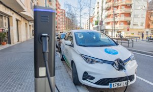 07/2023 - Punt de recàrrega de vehicles elèctrics al Prat de Llobregat.