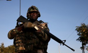 Un miembro de ECOWAS, La Comunidad Económica de Estados de África Occidental, alianza que ejerce poder militar en la región.