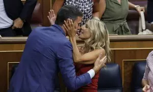 El presidente del Gobierno en funciones y diputado socialista Pedro Sánchez junto a la ministra de Trabajo en funciones y diputada de Sumar Yolanda Díaz durante la durante la sesión constitutiva del Congreso de las Cortes Generales de la XV Legislatura, e