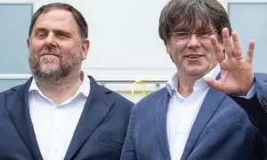 Oriol Junqueras y Carles Puigdemont en el momento de su reencuentro en la vivienda de Puigdemont en Waterloo