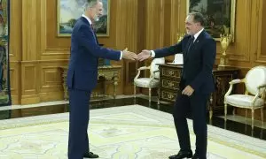 Felipe VI ha recibido este lunes en su despacho del Palacio de la Zarzuela al presidente de Unión del Pueblo Navarro (UPN), Javier Esparza, en la primera de las siete reuniones que mantendrá durante dos días con dirigentes políticos en la ronda de consult