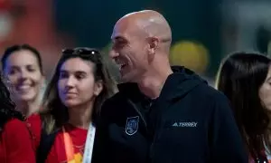 El presidente de la Federación, Luis Rubiales, durante la llegada de la selección española de fútbol femenino al aeropuerto Adolfo Suárez Madrid-Barajas, a 21 de agosto de 2023