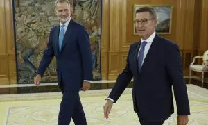 El rey Felipe VI recibe al líder del PP, Alberto Núñez Feijóo, en la última de sus siete entrevistas con dirigentes políticos este martes en el Palacio de la Zarzuela.