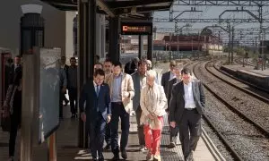 El president de la Generalitat de Catalunya, Pere Aragonès; el director general de Adif, Ángel Contreras y la directora de Rodalies, Mayte Castillo, durante su visita a la estación de Gavà, a 8 de mayo de 2023.