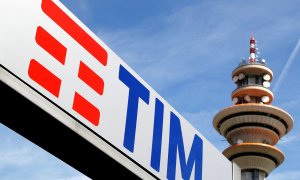 El logo de Telecom Italia en su sede en Milán. REUTERS/Stefano Rellandini