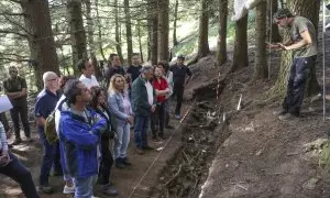 La Sociedad de Ciencias Aranzadi ha localizado los cadáveres de nueve personas asesinadas en noviembre de 1937 por las tropas franquistas en una fosa común localizada en el puerto de Pajares, en Lena, en las proximidades de otro enterramiento en el que ya