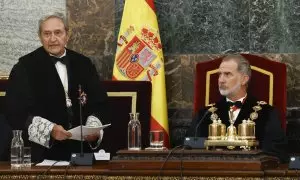 El rey Felipe VI escucha el discurso del presidente interino del Tribunal Supremo, Francisco Marín Castán, durante el acto de apertura del Año Judicial 2023-2024 este 7 de septiembre de 2023.