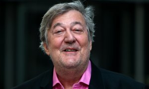 El actotr Stephen Fry, en una imagen de archivo tomada en Londres el 20 de septiembre de 2'23