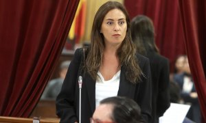 La portavoz de Vox Balears en el Parlament, Idoia Ribas, durante una intervención parlamentaria el 12 de septiembre de 2023, en Palma de Mallorca.