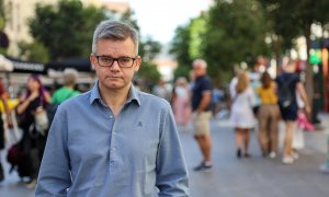 Retrato del periodista Manuel Rico, a 27 de septiembre de 2023, en Gran Vía (Madrid).