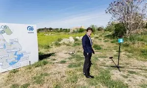 El alcalde de Madrid y candidato a la reelección, José Luis Martínez-Almeida, durante su visita a los terrenos de la antigua cárcel de Carabanchel, a 12 de abril de 2023, en Madrid, (España).