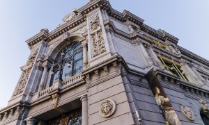 Detalle de la fachada del edificio del Banco de España. E.P./Carlos Luján