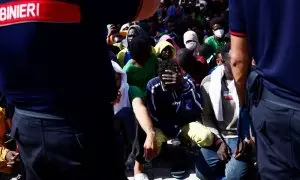 Migrantes en el puerto de Lampedusa, a 15 de septiembre de 2023.