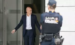 El expresidente de la Real Federación Española de Fútbol (RFEF), Luis Rubiales, sale de declarar de la Audiencia Nacional, a 15 de septiembre de 2023.