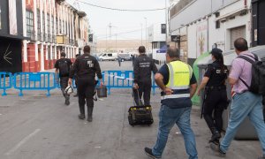 Agentes de la Policía Científica y Forenses trabajan en la investigación en las discotecas Teatre y La Fonda de Murcia, a 4 de octubre de 2023.