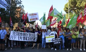 Famílies i sindicats tallen la Via Augusta per demanar més recursos per a l'escola inclusiva