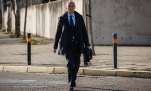 El expresidente de la Comunidad Valenciana Francisco Camps a su llegada a la Audiencia Nacional de San Fernando de Henares, a 28 de febrero de 2023, en San Fernando de Henares, Madrid (España)