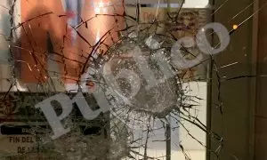 Cristal golpeado por una pieza en el Punto de Atención Continuada (PAC) en Villa del Prado, a 12 de octubre de 2023 (Madrid)