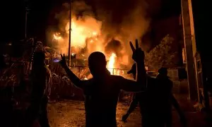 Incendio frente a la embajada de EEUU en Líbano en las protestas por el bombardeo de un hospital en Gaza, en Beirut, a 18 de octubre de 2023.