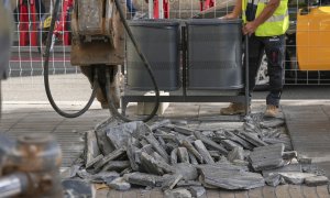 Una màquina treballant en unes obres a Barcelona