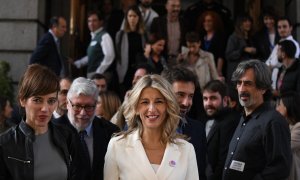 La líder de Sumar, Yolanda Díaz, junto a la portavoz parlamentaria de su grupo, Marta Lois, en el Congreso. Imagen de archivo.Fernando Sánchez / Europa Press