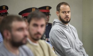 El rapero Pablo Hasel (1d) durante un juicio en la Audiencia de Lleida, a 23 de noviembre de 2022, en Lleida.- Lorena Sopêna / Europa Press