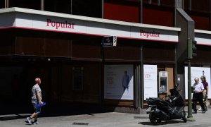 Foto de archivo de junio de 2017 de una sucursal del Banco Popular en Madrid. AFP/PIERRE-PHILIPPE MARCOU