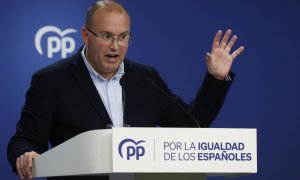 El vicesecretario de Organización del PP, Miguel Tellado, este lunes durante una rueda de prensa en Génova. EFE/Javier Lizón