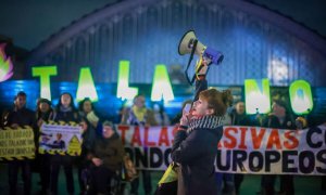 La asociación vecinal No a la tala manifestándose por la decisión del ayuntamiento de seguir con la ampliación de la línea de Metro. Fotografía de Diego Vítores