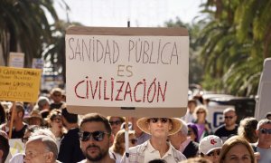 Manifestación de Marea Blanca para exigir mejoras en la atención primaria bajo el lema 'Nos roban la sanidad, nos quitan la vida' en Andalucía