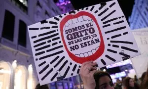 Una pancarta durante una manifestación contra las violencias machistas, 25 de noviembre de 2022, en Madrid (España).