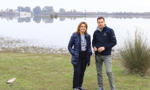 Juan Manuel Moreno Bonilla y Teresa Ribera, en Almonte, este lunes.