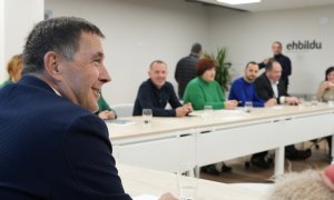 El coordinador general de EH Bildu, Arnaldo Otegi, durante la reunión de su Mesa Política, en su sede en San Sebastián. E.P./Unanue