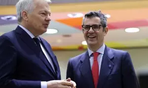 El comisario europeo de Justicia, Didier Reynders, y el ministro de Presidencia, Justicia y Relaciones con las Cortes de España, Félix Bolaños, en el Consejo de Ministros de Interior de Justicia Europea en Bruselas este lunes.