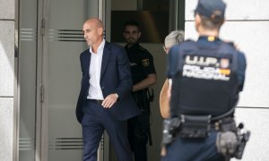 El expresidente de la Real Federación Española de Fútbol (RFEF), Luis Rubiales, sale de declarar de la Audiencia Nacional, a 15 de septiembre de 2023.