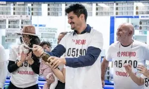 Agraciados con el 'Gordo' del Sorteo Extraordinario de la Lotería de Navidad, a 22 de diciembre de 2022, en Madrid.