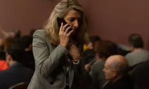 13/12/23 Yolanda Díaz, el pasado 4 de diciembre hablando por su telefono móvil .