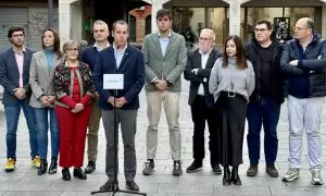 L'alcalde de Calella, Marc Buch, acompanyat d'alcaldes de Junts al Maresme.