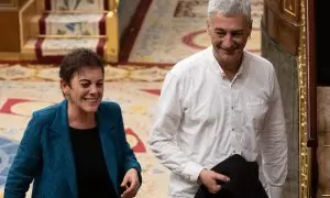 La portavoz de EH Bildu en el Congreso, Mertxe Aizpurua y el diputado Oskar Matute, en el Congreso de los Diputados, a 20 de diciembre de 2023, en Madrid.