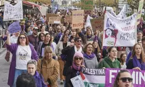 26/12/23 - Decenas de personas durante una manifestación contra las violencias machistas, a 25 de noviembre de 2023, en Santander, Cantabria (España).