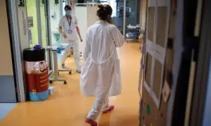 Personal sanitario en el Hospital Ramón y Cajal de Madrid, a 4 de enero de 2024.