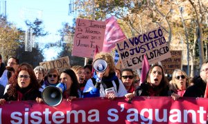 Participants a la manifestació convocada per Infermeres de Catalunya, en el marc d’una vaga indefinida, a plaça d’Universitat de Barcelona