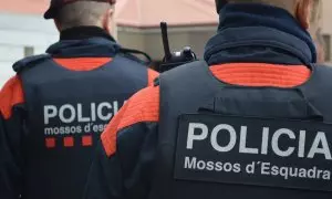 Fotografía de archivo de dos agentes de los Mossos d'Esquadra.