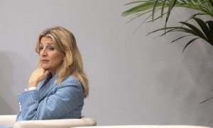 Yolanda Díaz durante la firma del acuerdo para la subida del Salario Mínimo Interprofesional, a 17 de enero de 2024, en Madrid.