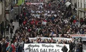 Más de un centenar de organizaciones ecologistas se movilizan por la defensa del mar y contra la gestión del episodio contaminante causado por el vertido de "pellets", en Santiago, a 21/1/2024