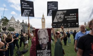 Una protesta en Londres en apoyo al periodista y activista encarcelado Julian Assange, a 24 de junio de 2023.